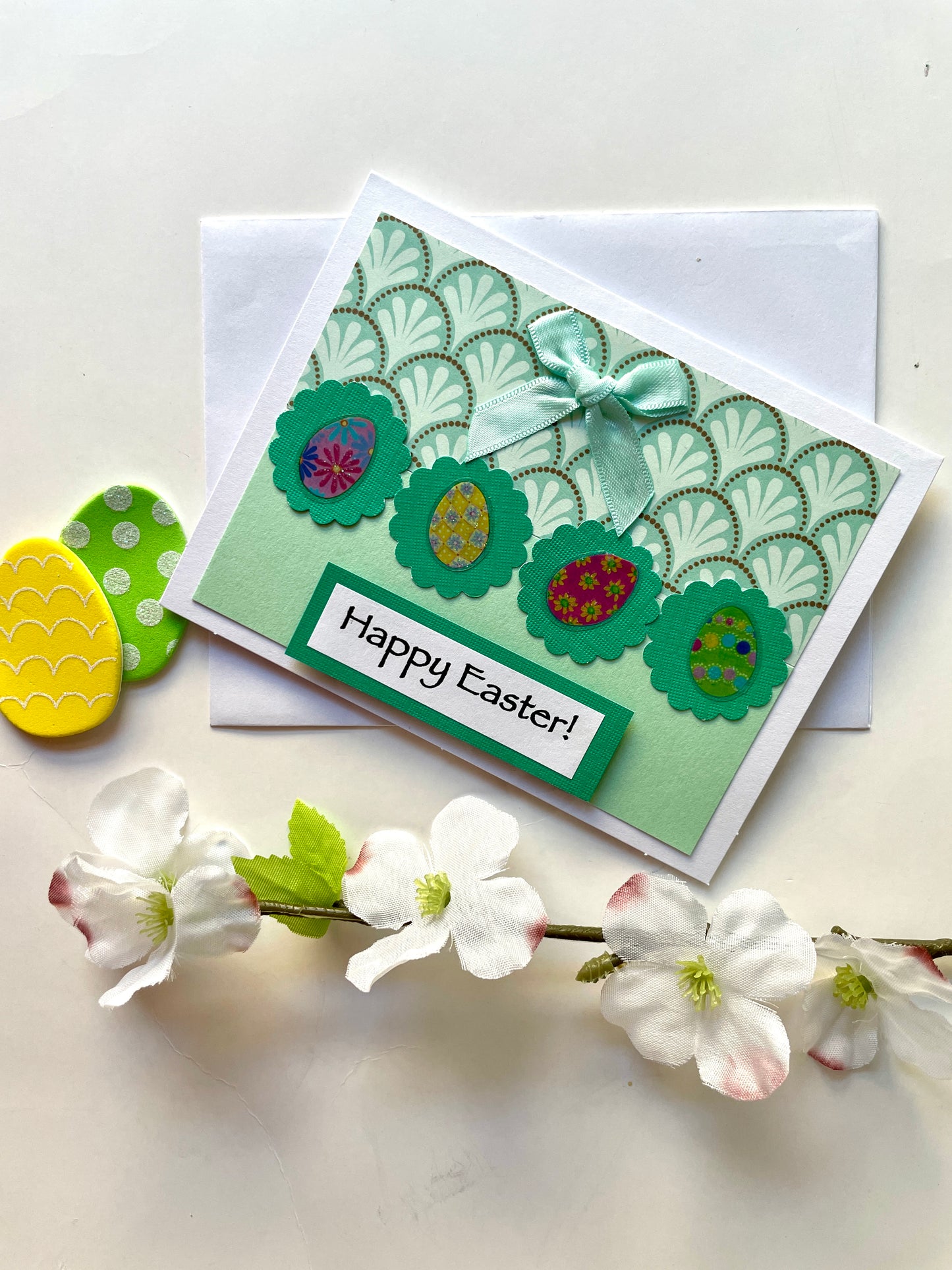 S127 - Easter Note Card - Easter Eggs on Green
